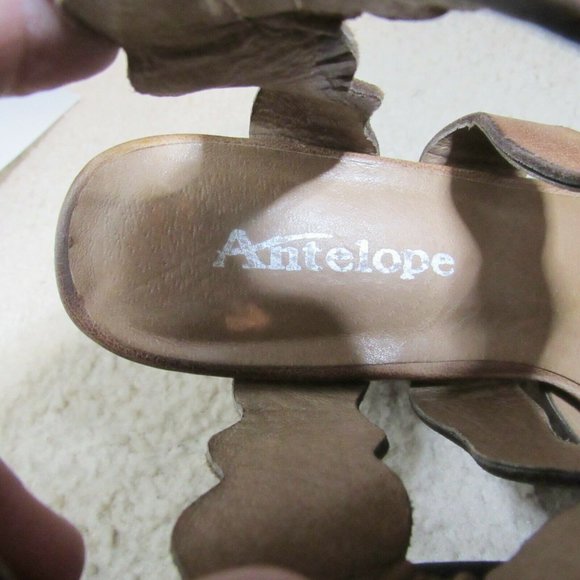 ANTELOPE COLLECTION Tan Leather SCALLOPED Block Heel SANDALS SZ 38 / 7-7.5 - Picture 8 of 8